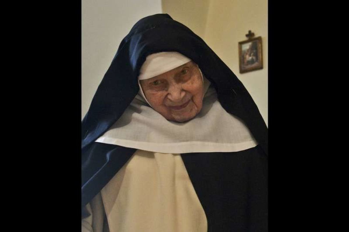 Пожилые монашки. Его монашка спасла. Сестра Краковской. Older nun.