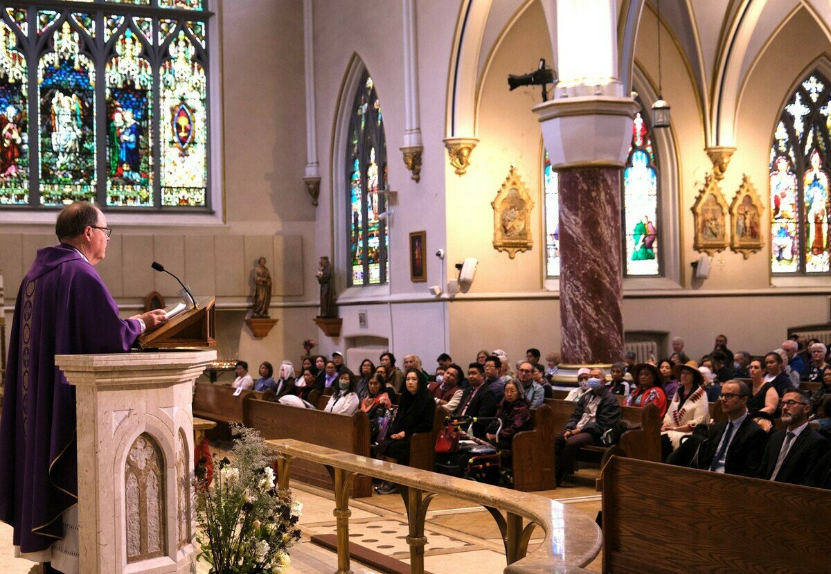 数百人在主教座堂的弥撒中追忆 Exner 大主教的遗产